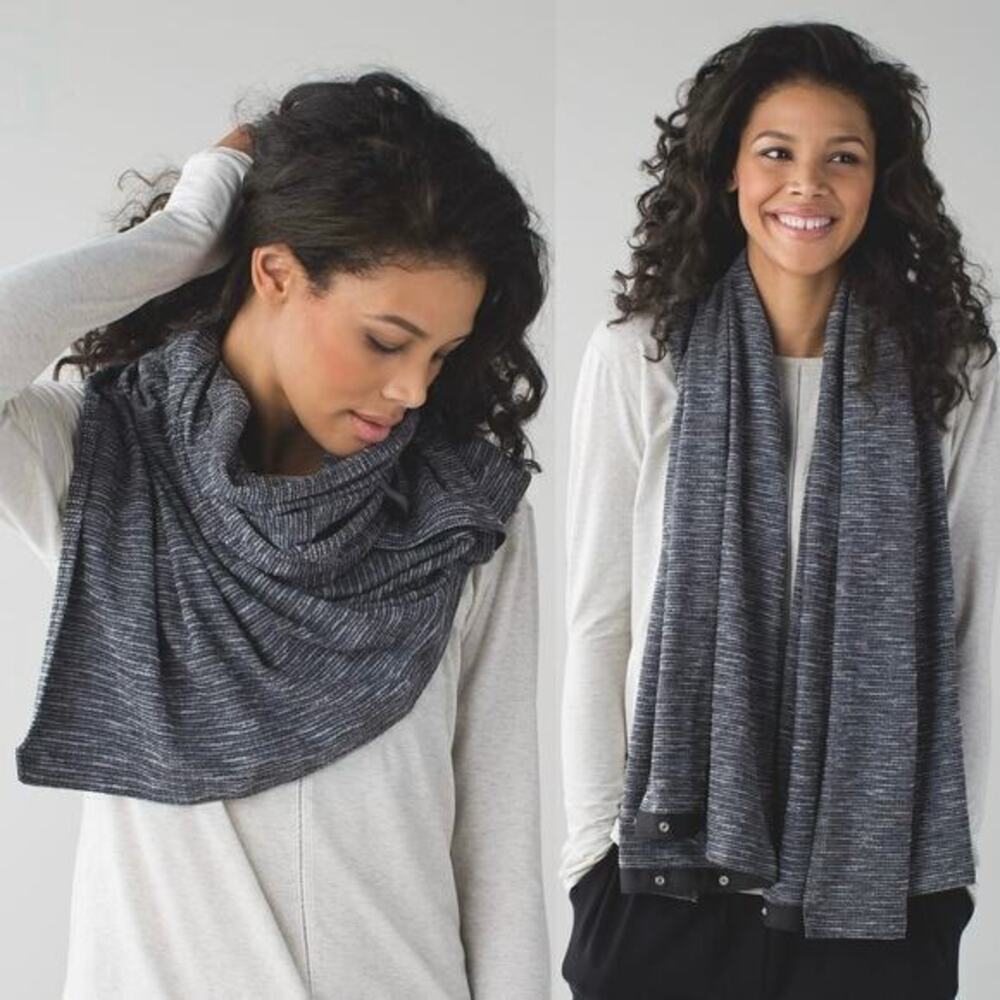 Lululemon Coco Pique Black White Vinyasa Scarf